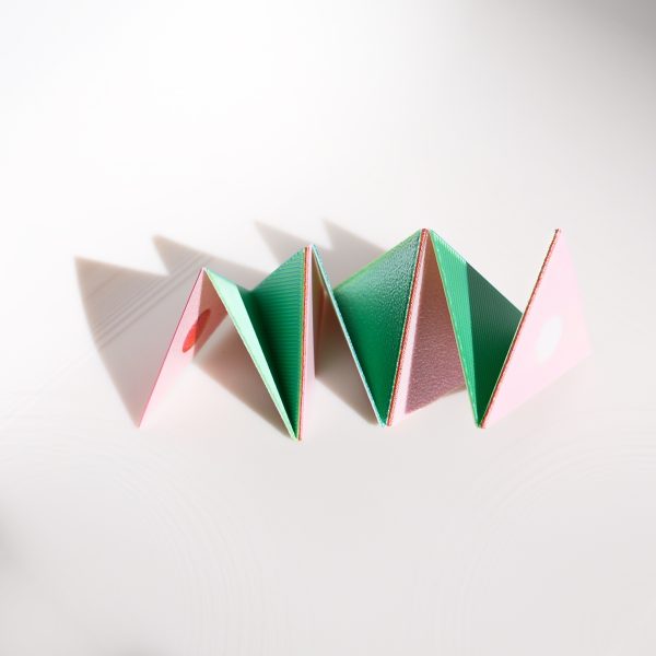 Flat foldable fidget